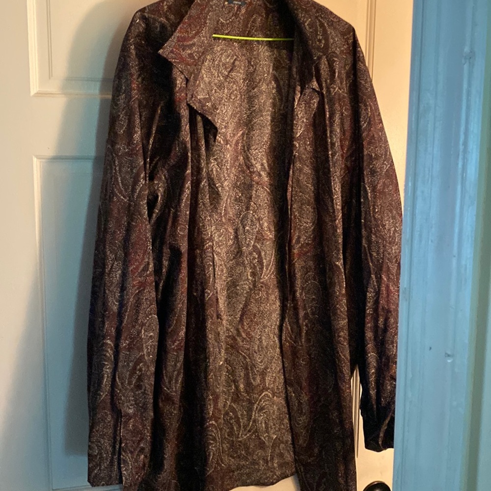 Perry Ellis paisley dress shirt used in great condition